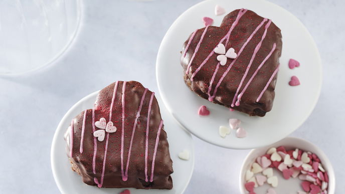 Rezept für Brownie-Herzen mit Heidelbeeren und Schokolade