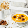 Unsere cremige Möhrensuppe mit Hackbällchen steht in nur 30 Minuten auf dem Tisch