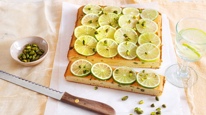 Blitz-Limetten-Pistazienkuchen vom Blech: Rezept für den perfekten Last-Minute-Kuchen