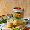 Couscous mit Spinat und Kichererbsen im Glas – so gelingt das Meal-Prep-Rezept