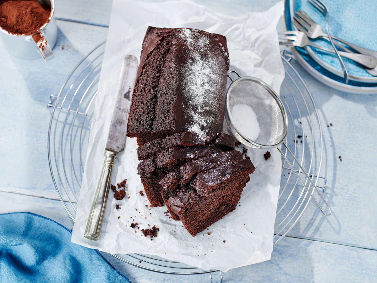 Schokoladen Kuchen mit Puderzucker