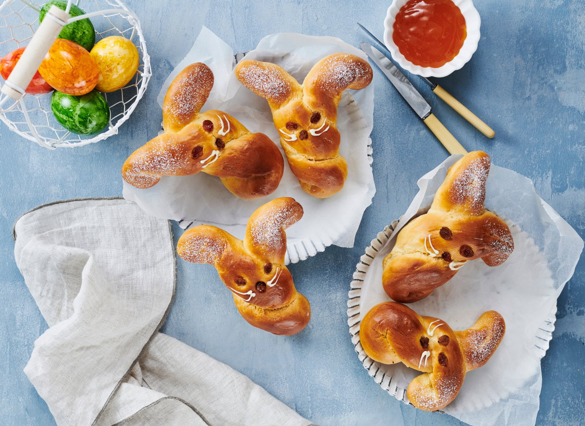 Milchbrötchen in Osterhasen-Form