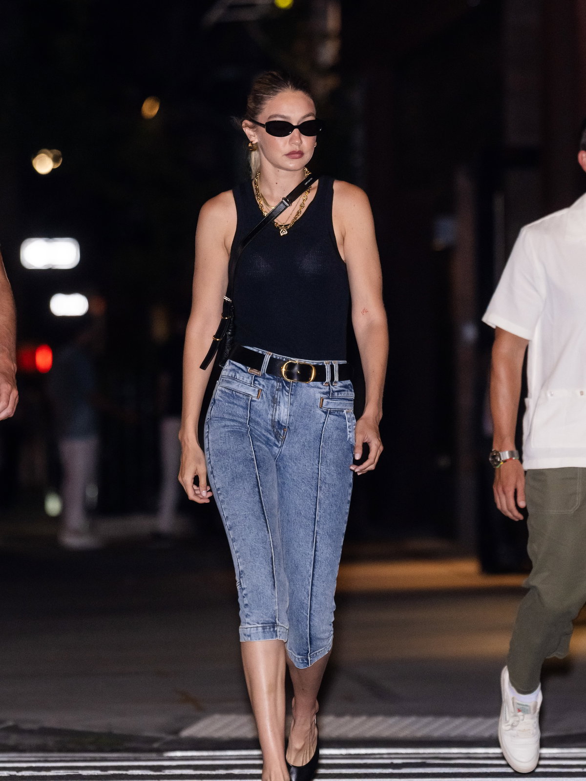 Gigi Hadid im Streetstyle mit Caprihose