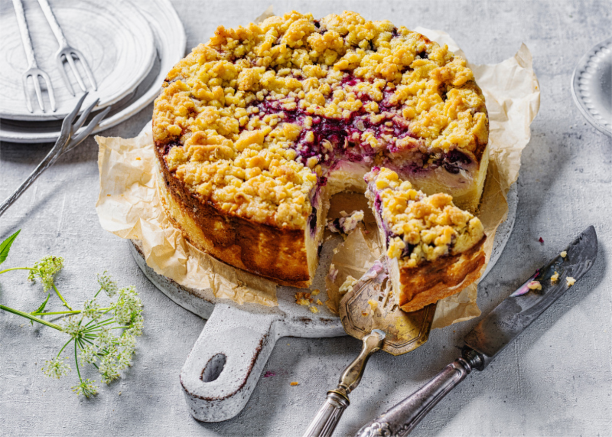 Skyr-Käsekuchen mit Haferflocken und Beeren