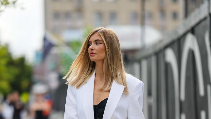 Dank einer Keratin-Glättung wird krauses Haar langfristig glatt und geschmeidig