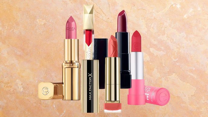 Für den Feuchtigkeitsboost: Die besten Drogerie-Lippenstifte für trockene Lippen