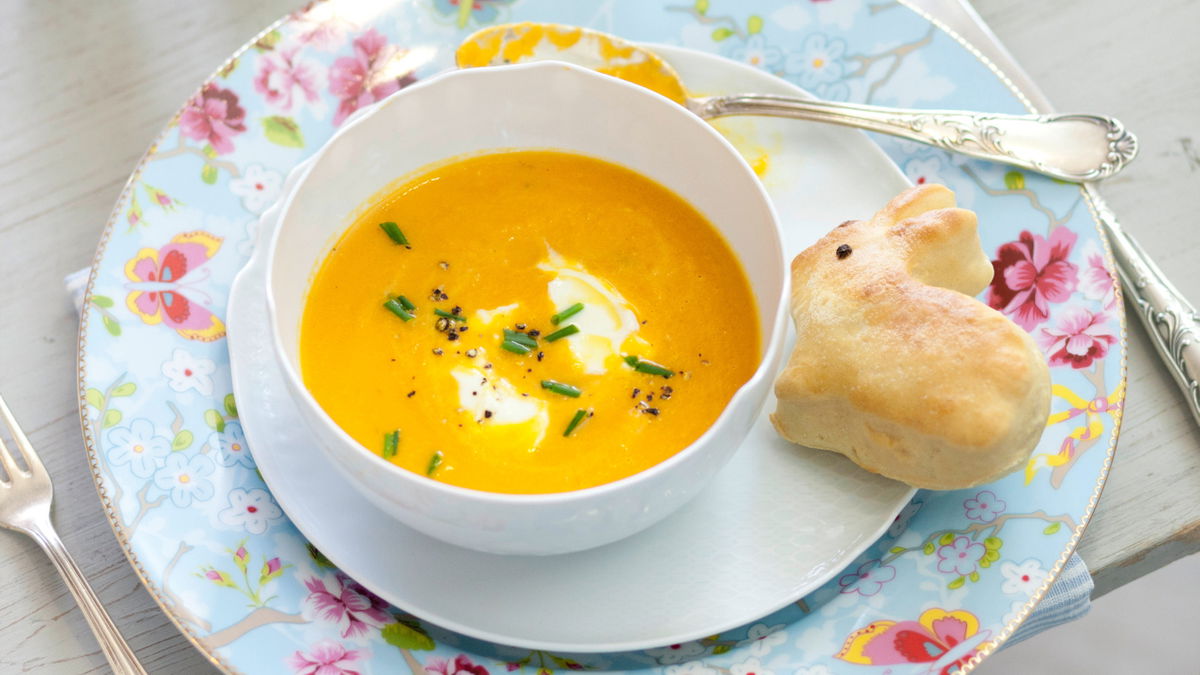 Cremige Möhrensuppe zu Ostern: Diese schnelle Vorspeise steht in nur 30 Minuten auf dem Tisch