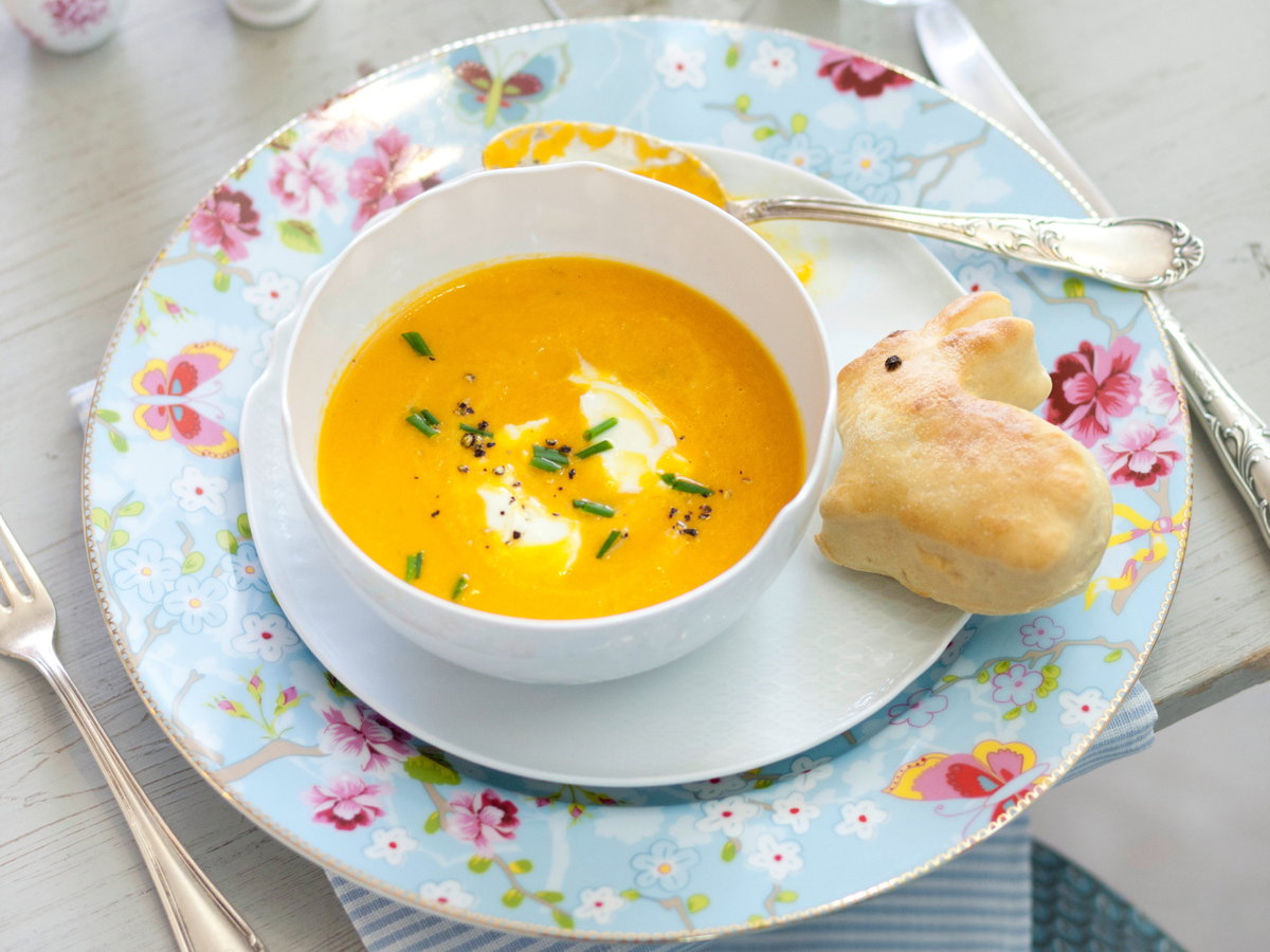 Möhrensuppe mit Osterdeko