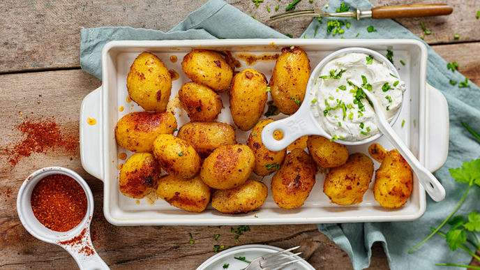 Soo würzig und knusprig: Dieses Pfannenkartoffeln-Rezept macht süchtig