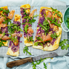 Für unseren schnellen Flammkuchen benötigen Sie nur 5 Zutaten - und 30 Minuten Zeit