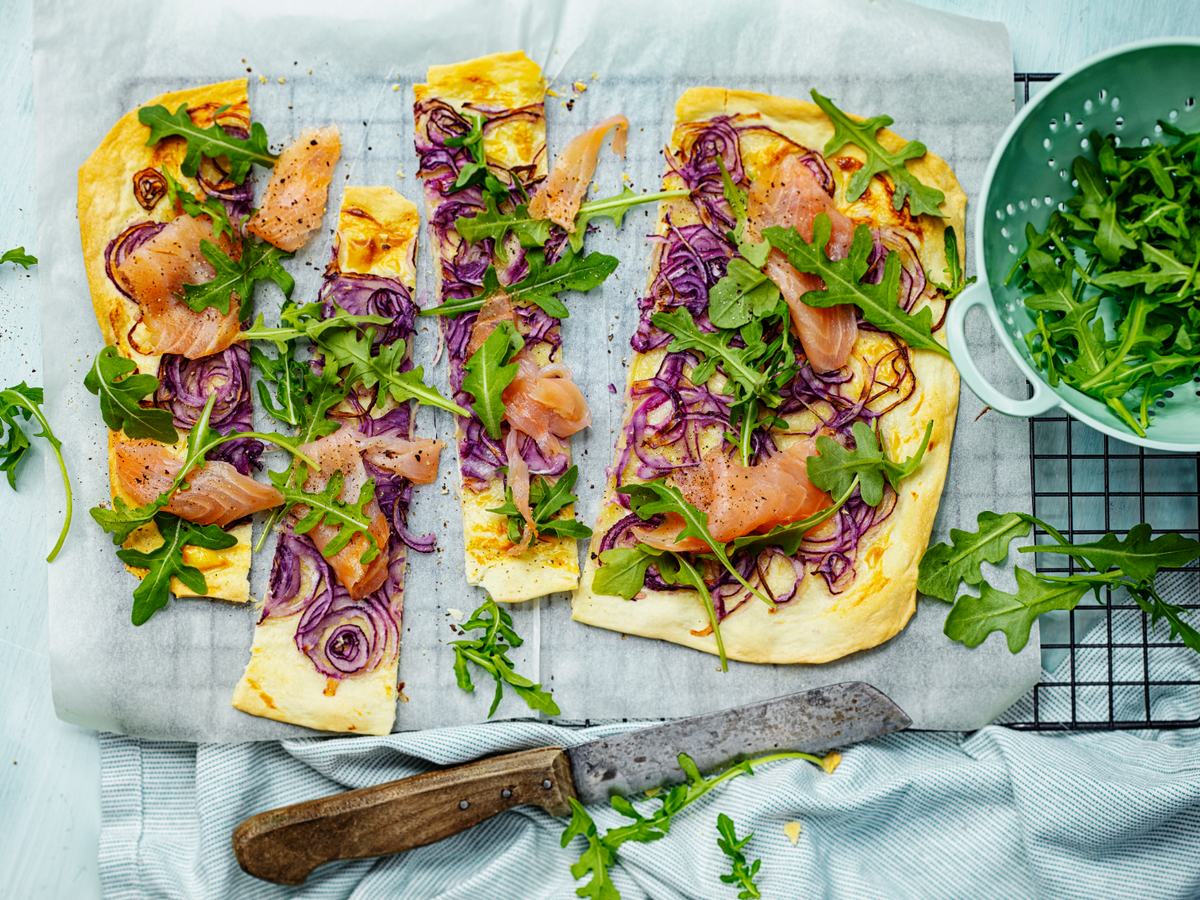 Schneller Flammkuchen mit Räucherlachs