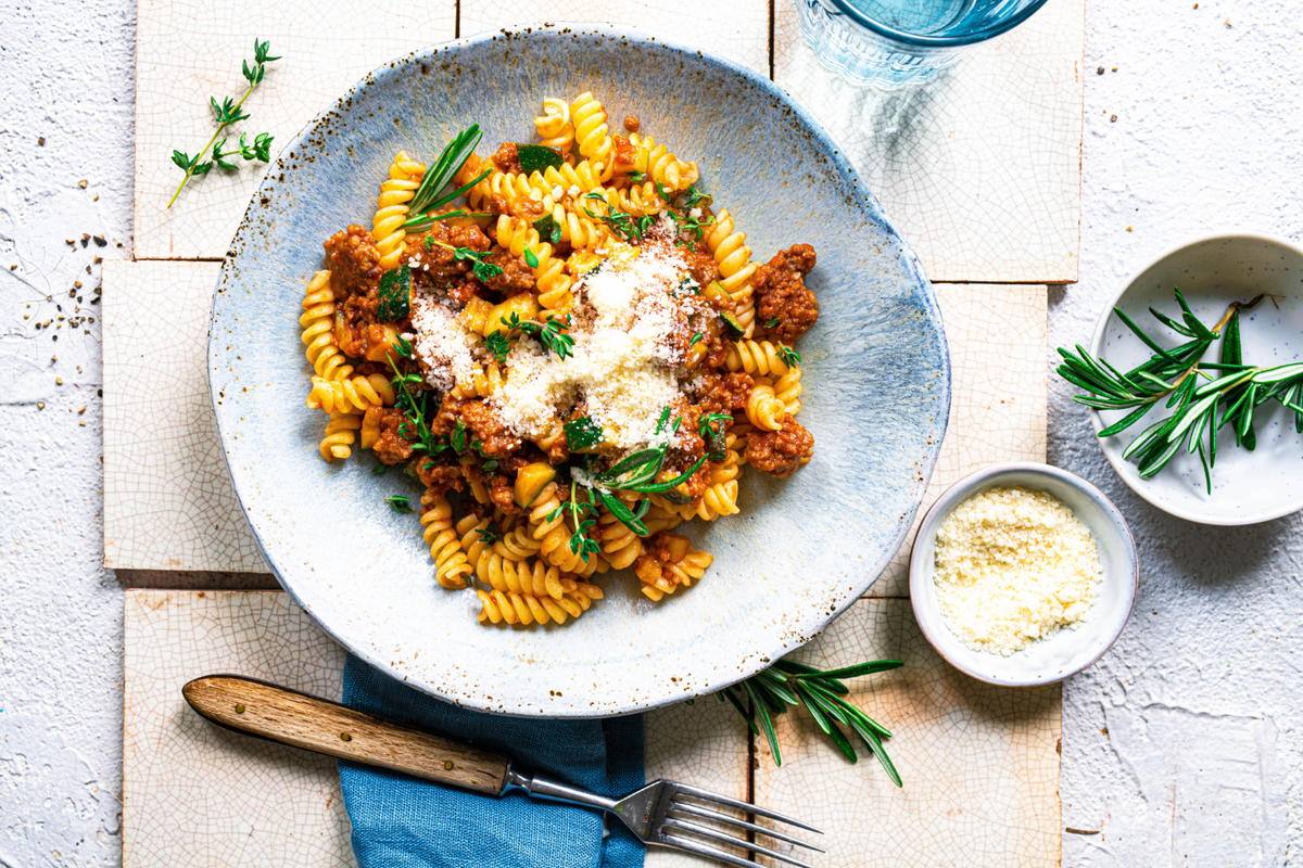 Spirelli mit Zucchini-Hackfleisch-Soße