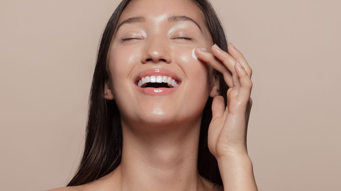 Strahlende Haut: 5 Tipps für die Hautpflege-Routine, um den perfekten Glow zu bekommen