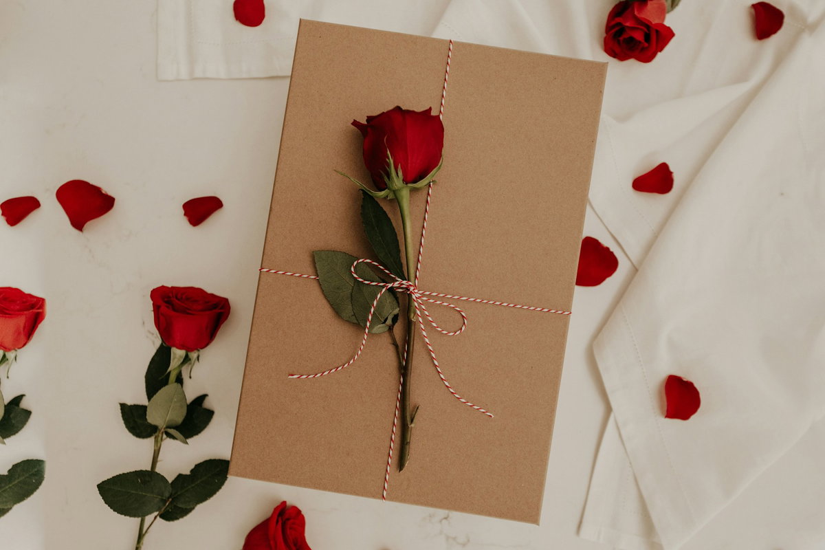 Rose auf einer Box