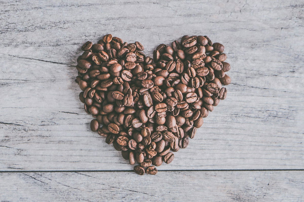 Ein Herz aus Kaffeebohnen