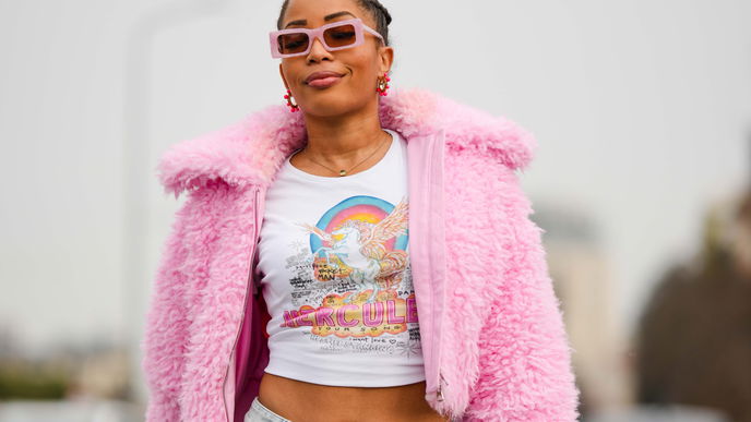 Baby Tees: Comeback der kurzen T-Shirts im Y2K-Look