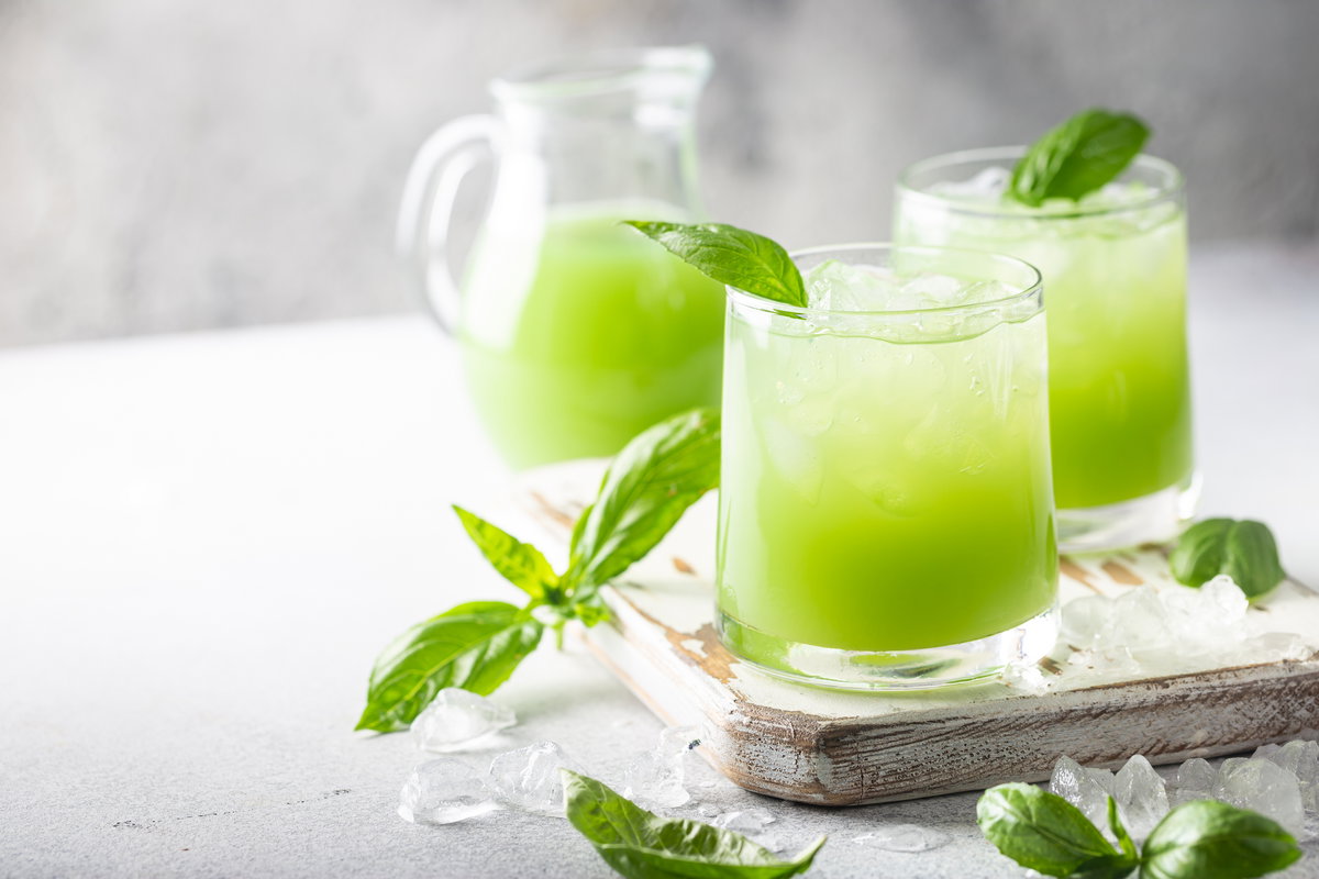 Basilikum Limonade im Glas