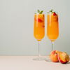 Unser Rezept für einen fruchtigen Bellini mit Aperol