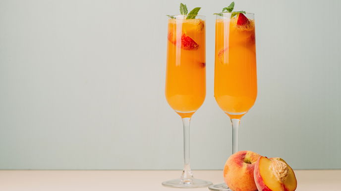 Unser Rezept für einen fruchtigen Bellini mit Aperol