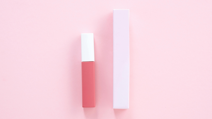 Den besten Lipgloss für Glanz und Volumen gibt es in jeder Drogerie - und er ist super günstig