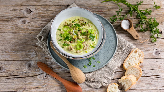 Lauch-Käse-Suppe mit Hackfleisch und Proteinpulver