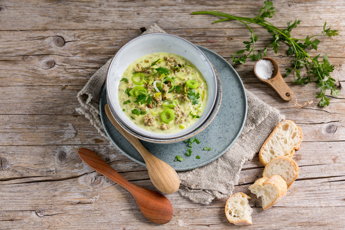 Lauch-Käse-Suppe mit Hackfleisch