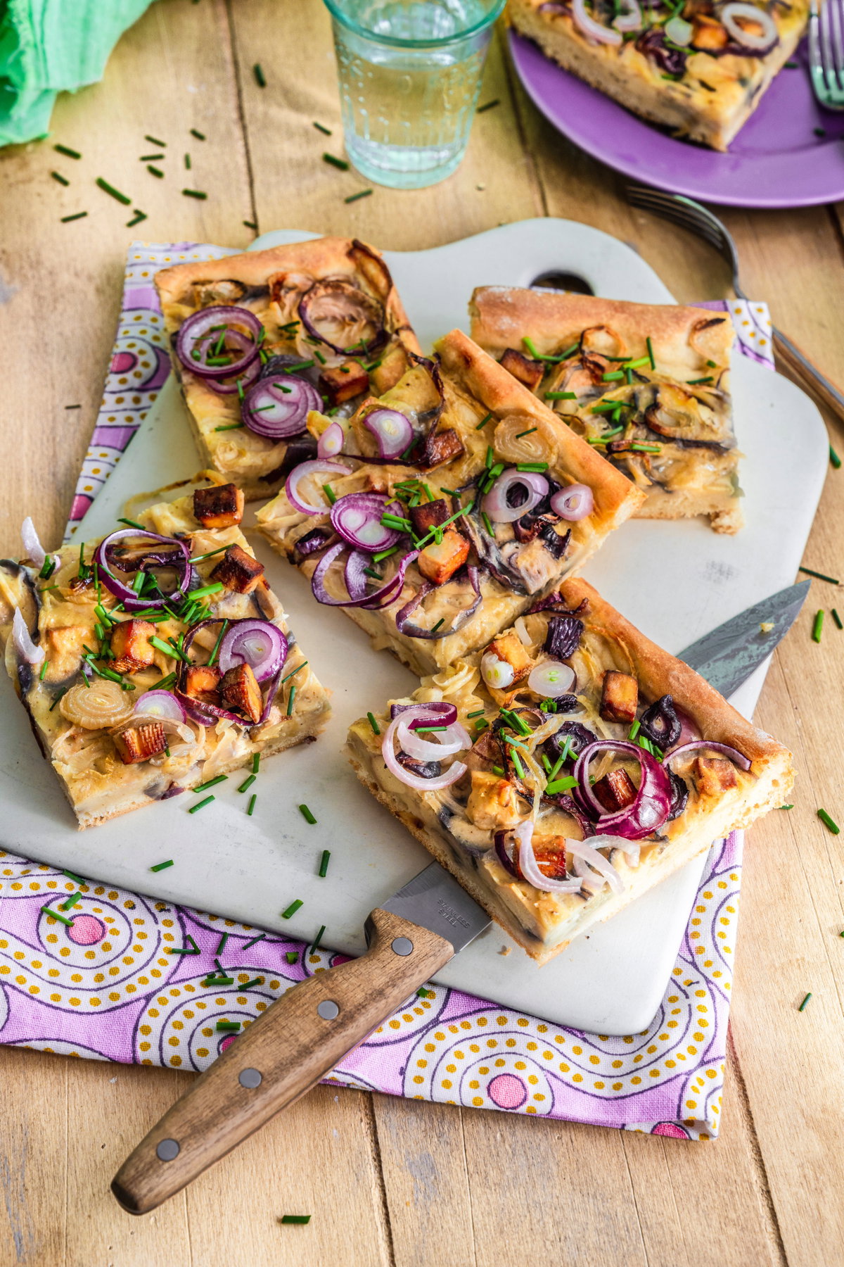Veganer Zwiebelkuchen mit 3erlei Zwiebeln