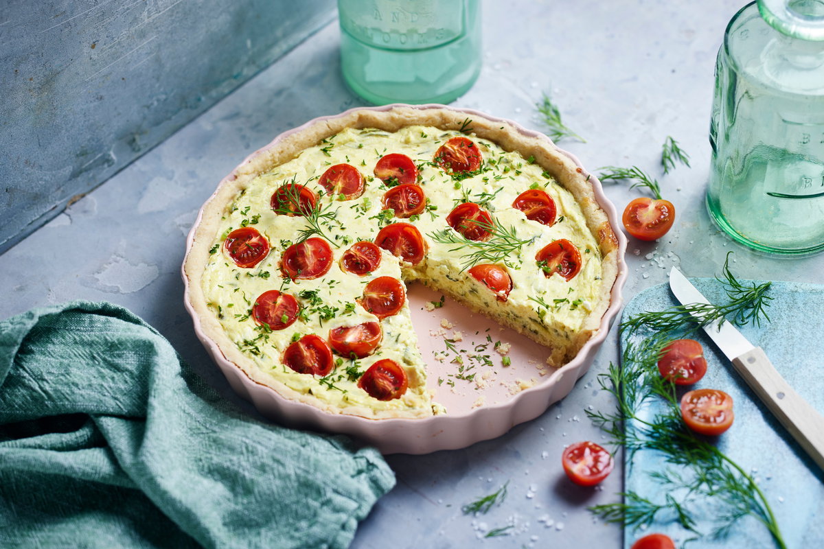 Zucchini-Quiche mit Tofu und Tomaten