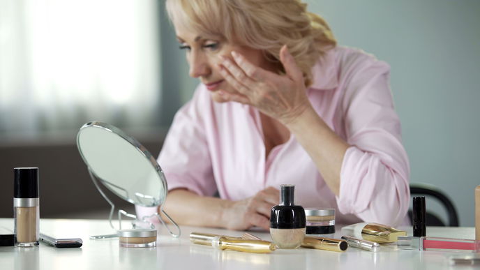 Von Drogerie bis Highend: Die besten Foundations ab 60