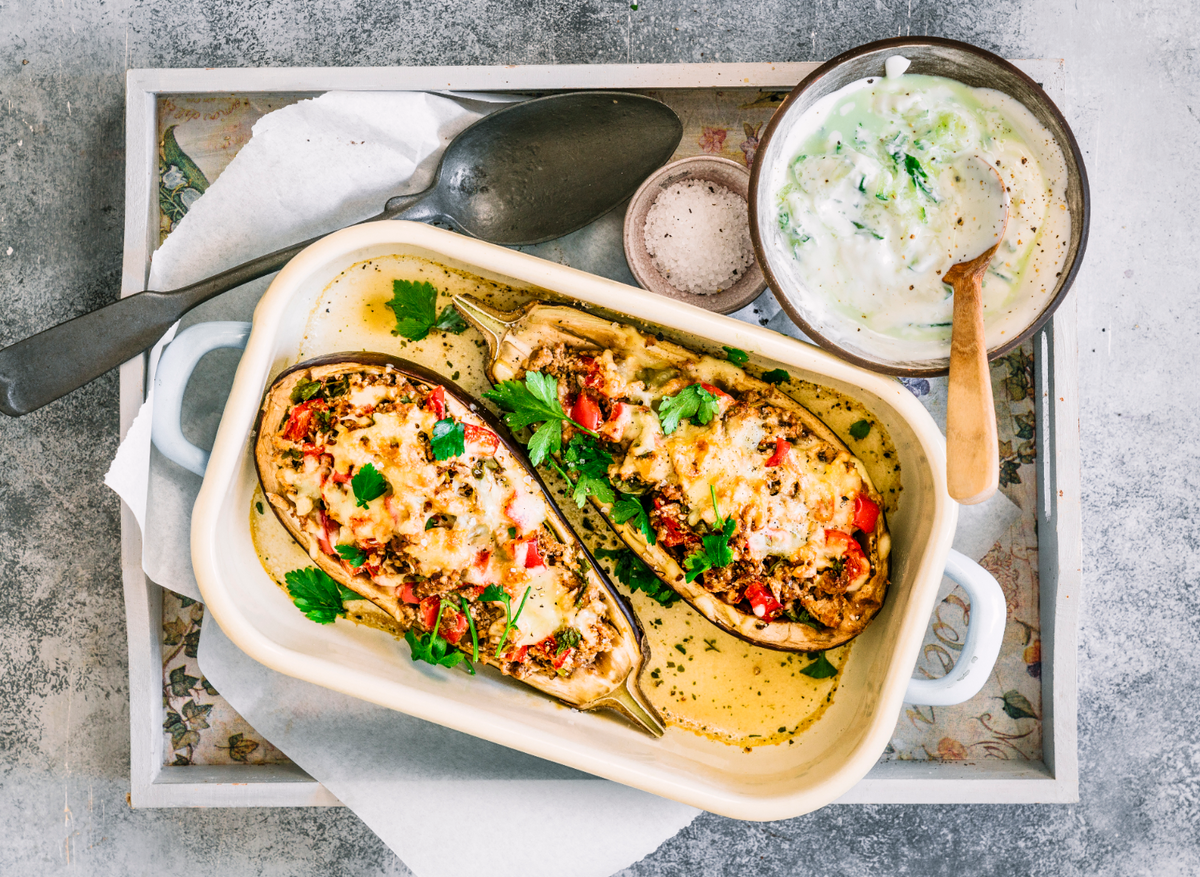 Gefüllte Aubergine mit Joghurt-Dip