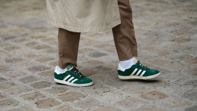 Statt Weiß: Sneaker haben 2024 diese Farbe