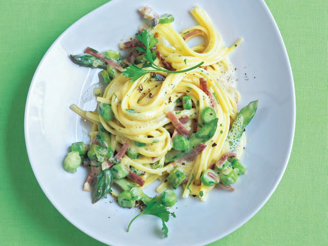 Spargel-Linguini von Cornelia Poletto