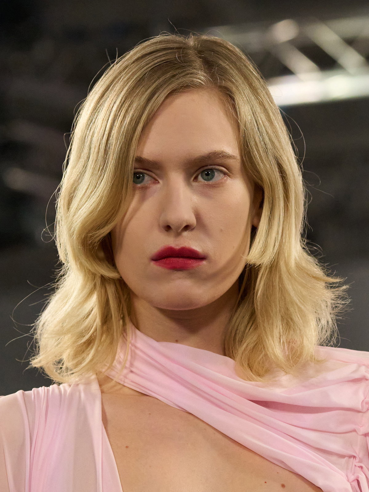 Long-Bob mit Seitenscheitel