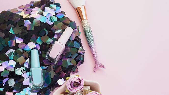 Zarte Mermaid Nails sind der Nageltrend des Frühlings