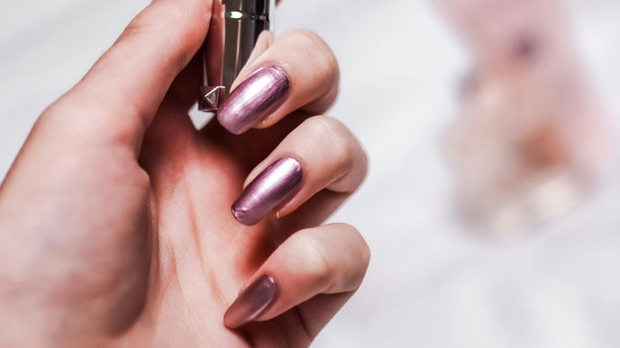 Metallic Nägel: Die schönsten Maniküren mit extra Glanz