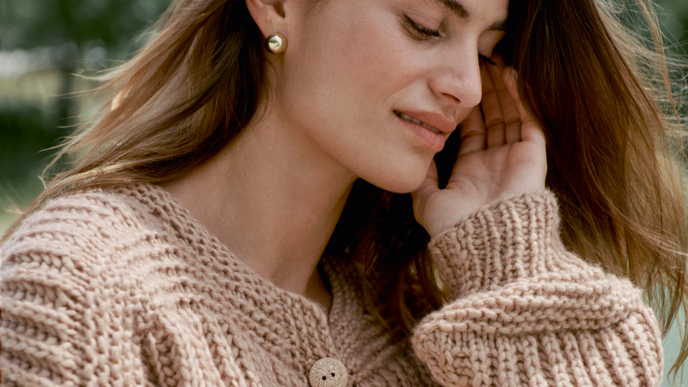 Die Oversized-Jacke von Lana Grossa liegt voll im Trend - und so wird sie gestrickt