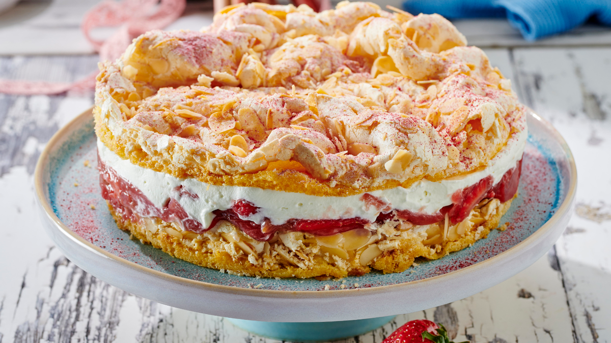 Rhabarber-Baiser-Torte: Warum dieses Landfrauen-Rezept das leckerste ist – und wie bei Oma schmeckt