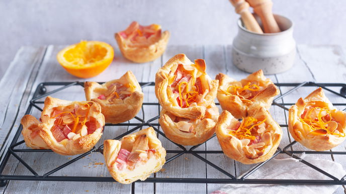 Rezept für Rhabarber-Blätterteig-Törtchen mit Orange