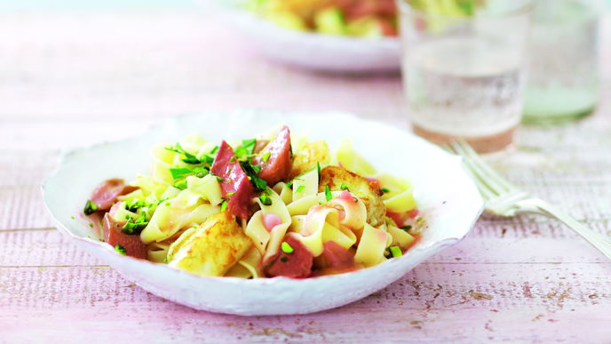 Rezept für Rhabarber-Pasta mit gebratenem Zander