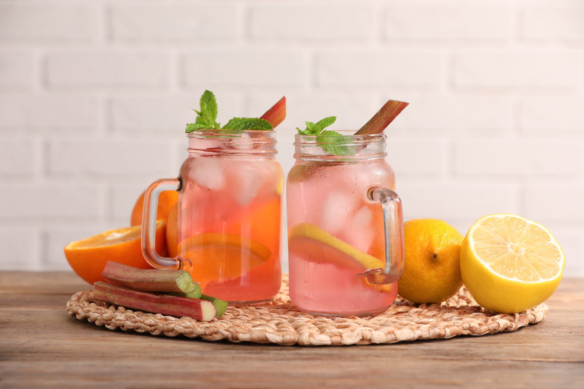 Rhabarbersaft im Glas