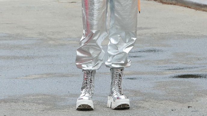 Shine on: Metallic ist DER Mode-Trend 2024 