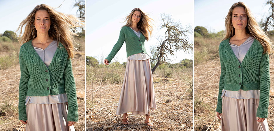 Model in salbeigrünem Cardigan von Lana Grossa