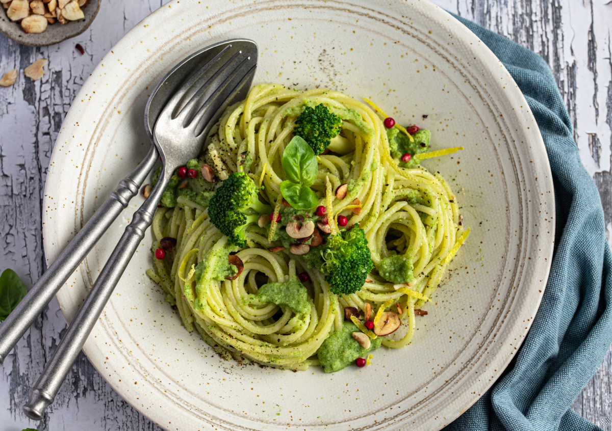 Pasta mit Brokkoli-Nuss-Pesto