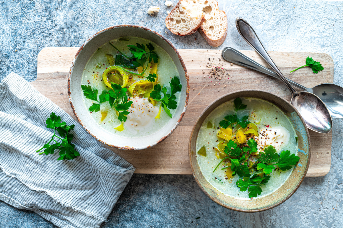 Schnelle Lauchsuppe mit Sauerrahm