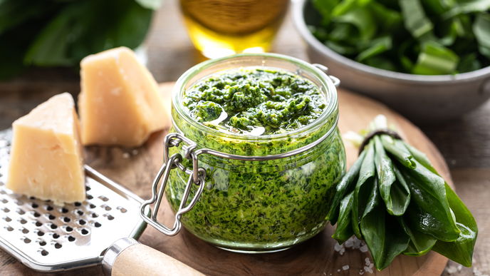 Bärlauchpesto fix selber machen: Unser Rezept steht in 15 Minuten auf dem Tisch