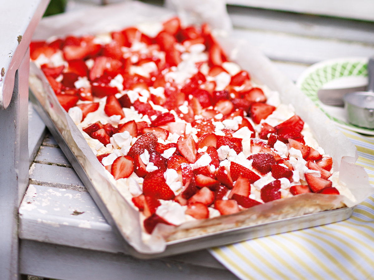 Blechkuchen mit Quark-Baiser Creme