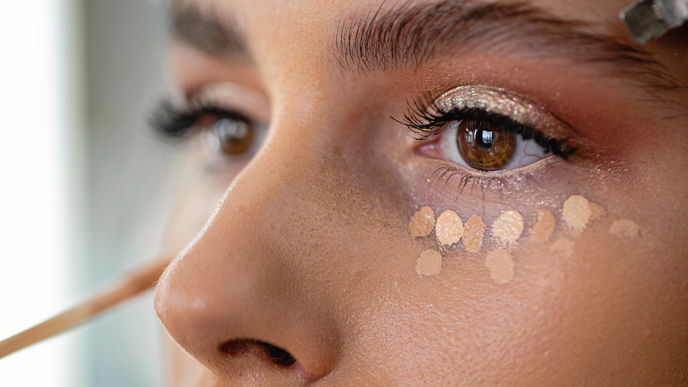 Camouflage-Concealer decken wirklich jede Augenringe und Rötungen ab