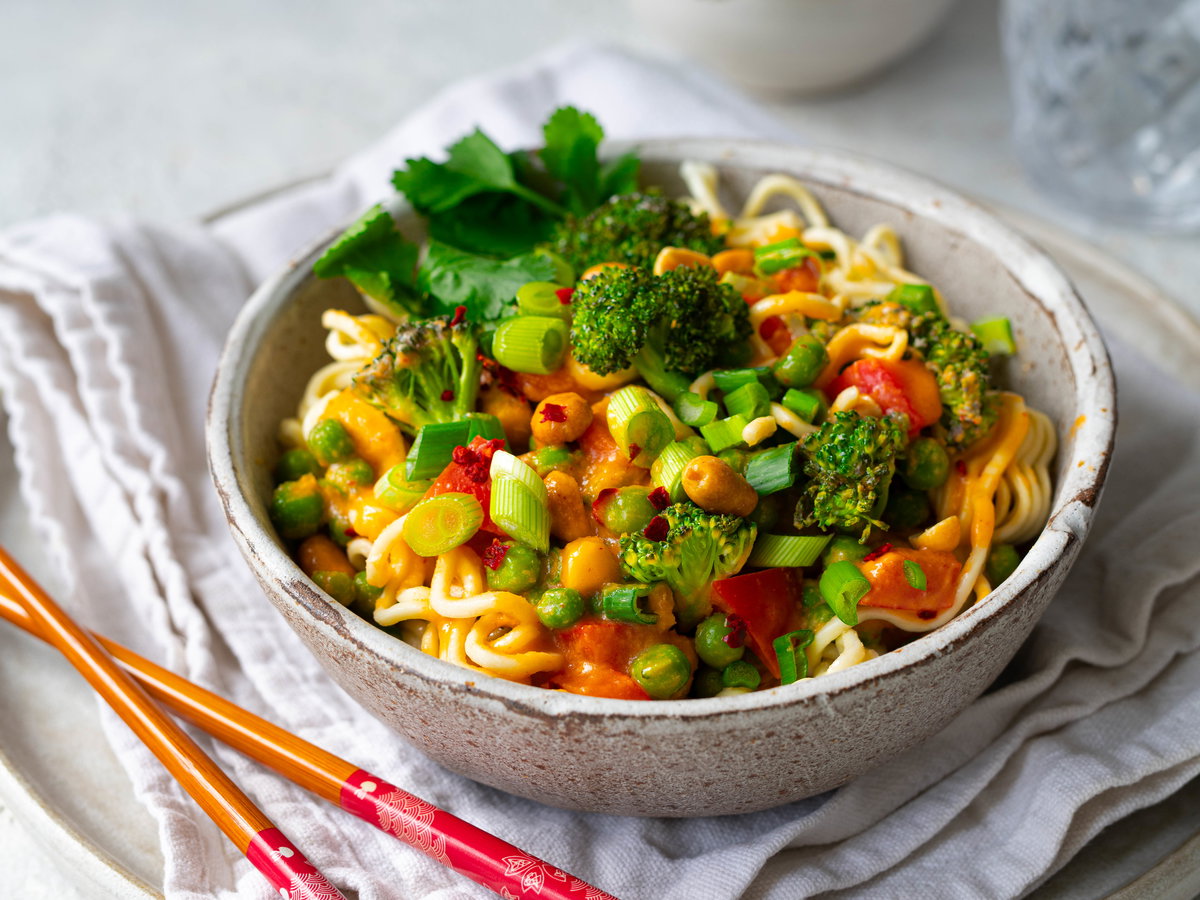 Curry-Nudeln mit Gemüse