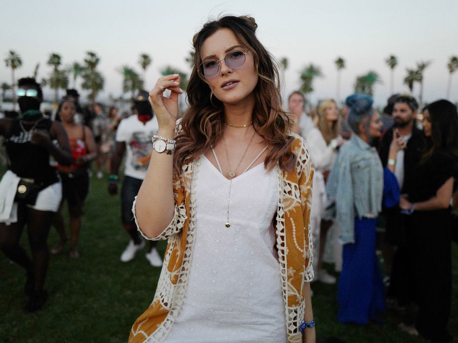 Maren Wolf trägt eine Festival Frisur