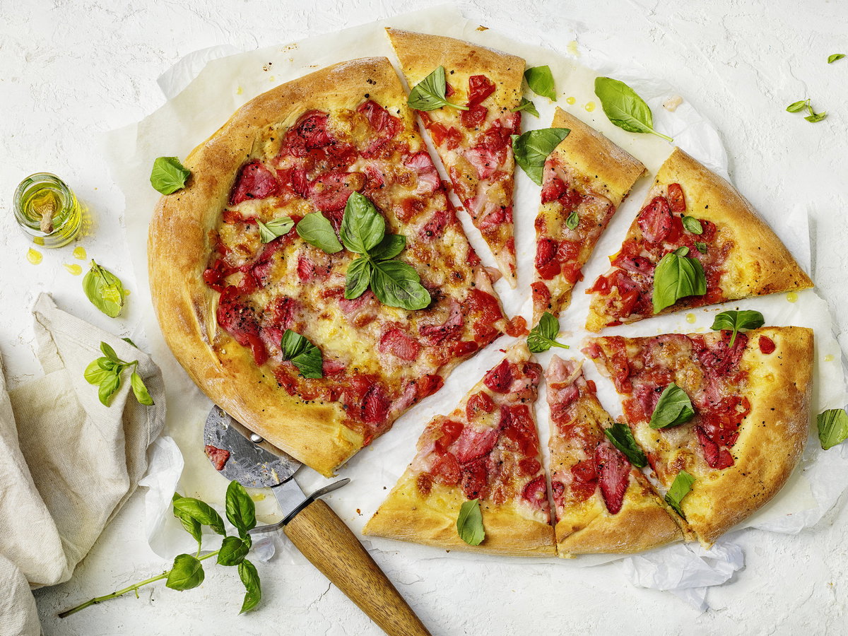 Tomaten-Erdbeer-Pizza